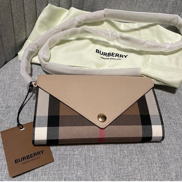 Burberry crossbody NWOT (does not include phone!) Does include original dust bag - Picture 10 of 11